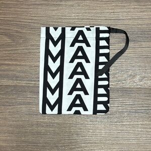 Marc Jacobs Monochrome Graphic Small Pouch